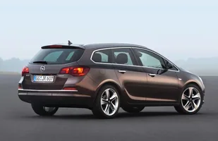 Opel Astra po liftingu. Z mocnym dieslem — zdjęcie 5