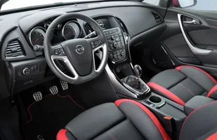 Opel Astra po liftingu. Z mocnym dieslem — zdjęcie 8