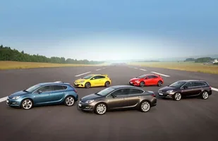 Opel Astra po liftingu. Z mocnym dieslem — zdjęcie 9