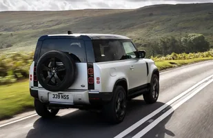 Land Rover Defender z nowymi silnikami — zdjęcie 7