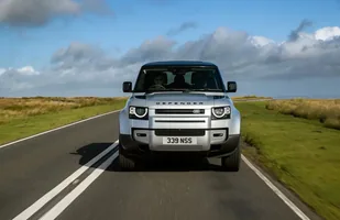 Land Rover Defender z nowymi silnikami — zdjęcie 8