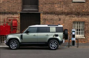 Land Rover Defender z nowymi silnikami — zdjęcie 9