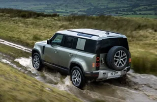 Land Rover Defender z nowymi silnikami — zdjęcie 10