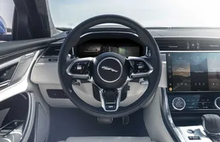 Jaguar XF po liftingu — zdjęcie 8