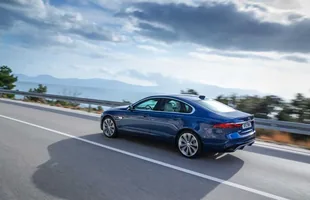 Jaguar XF po liftingu — zdjęcie 10