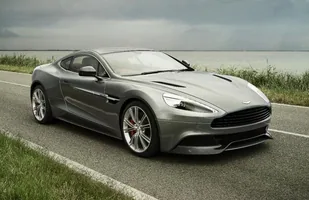 Piękny Aston Martin Vanquish — zdjęcie 1