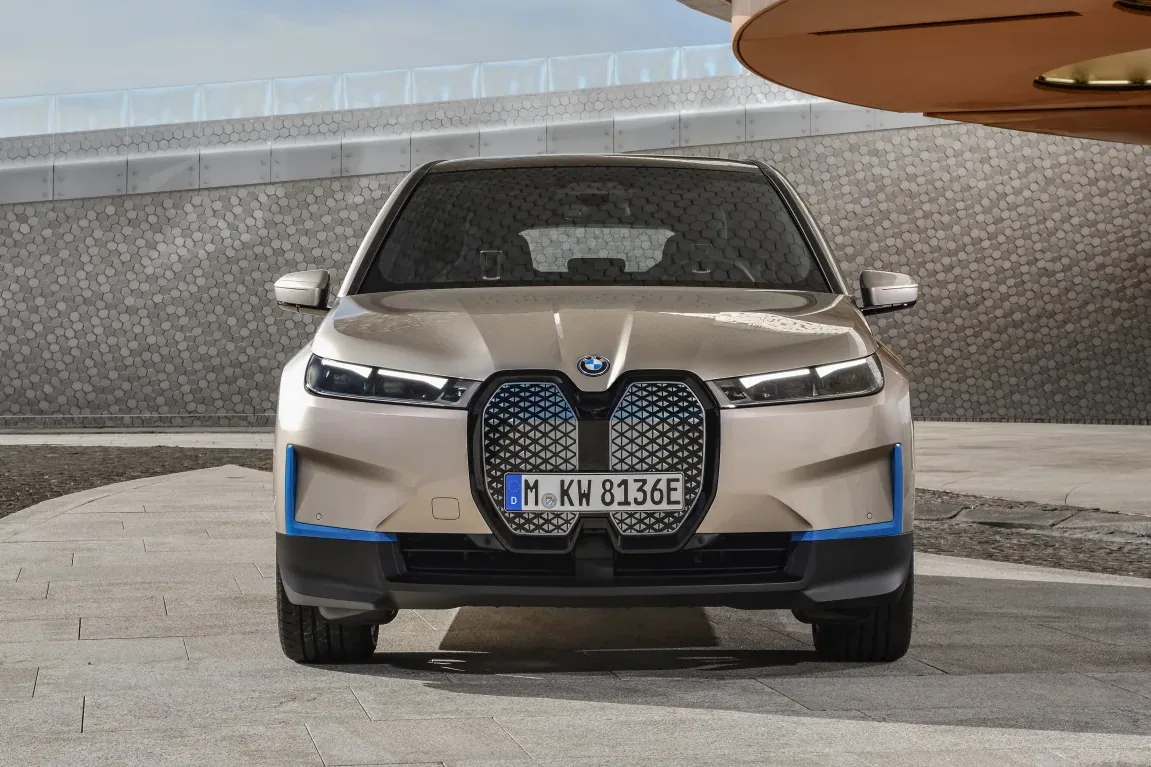BMW iX