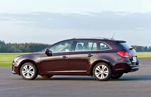 Chevrolet Cruze Station Wagon wkrótce w salonach — zdjęcie 12