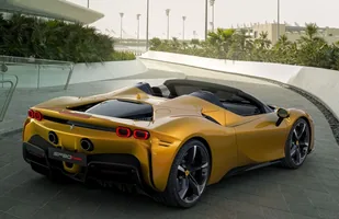 Ferrari SF90 Spider. Flagowy model bez dachu — zdjęcie 3