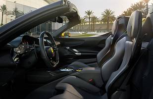 Ferrari SF90 Spider. Flagowy model bez dachu