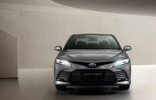 Toyota Camry po liftingu — zdjęcie 4