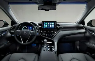 Toyota Camry po liftingu — zdjęcie 8