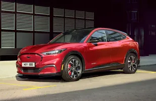 Ford Mustang Mach-E w czterech wersjach — zdjęcie 1