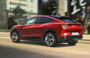 Ford Mustang Mach-E w czterech wersjach — zdjęcie 8