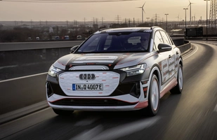 Oto wnętrzu Audi Q4 e-tron