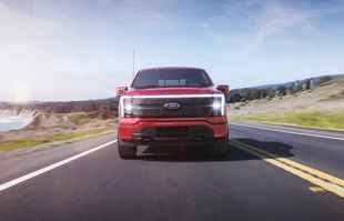 Ford F-150 Lightning. Nowe rozdanie w świecie pickupów!