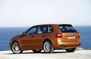 Nadjeżdża Porsche Cayenne Turbo S!