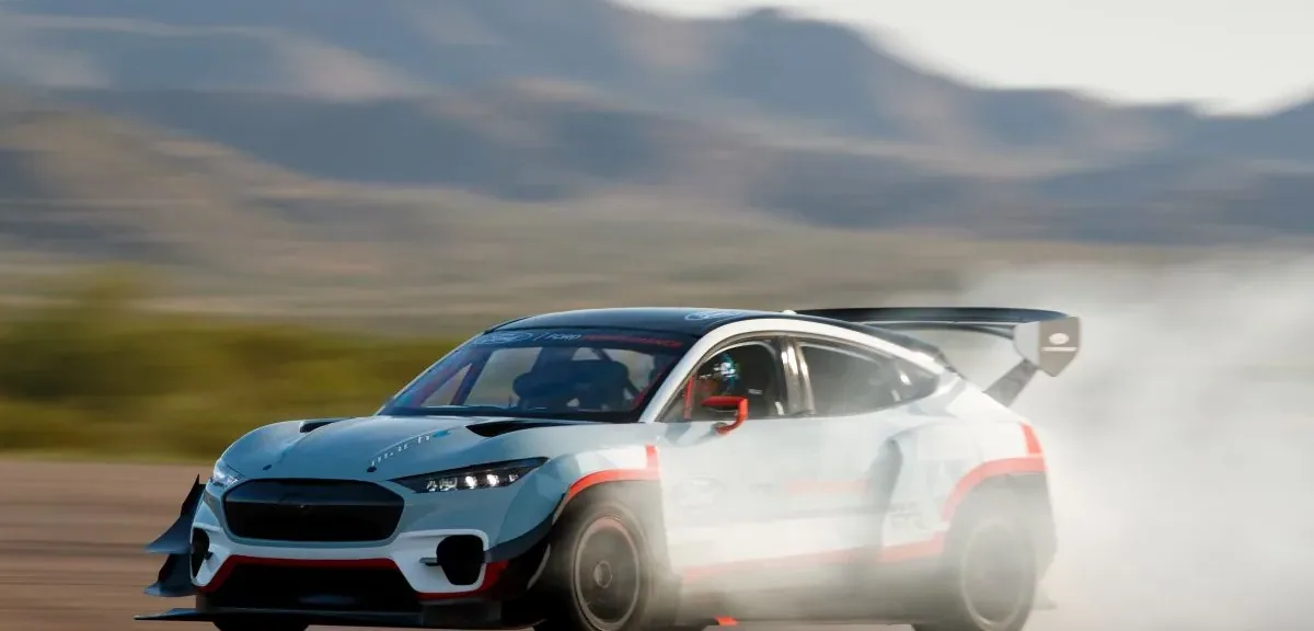 Elektryczne Fordy w Goodwood