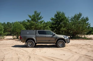 Toyota Hilux Arctic Trucks. Wyprawowy pickup w polskich salonach