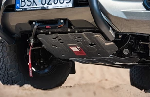 Toyota Hilux Arctic Trucks. Wyprawowy pickup w polskich salonach