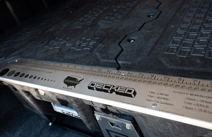 Toyota Hilux Arctic Trucks. Wyprawowy pickup w polskich salonach