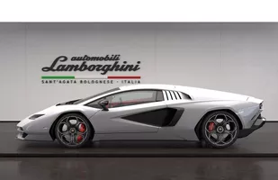 Lamborghini Countach  LPI 800-4!