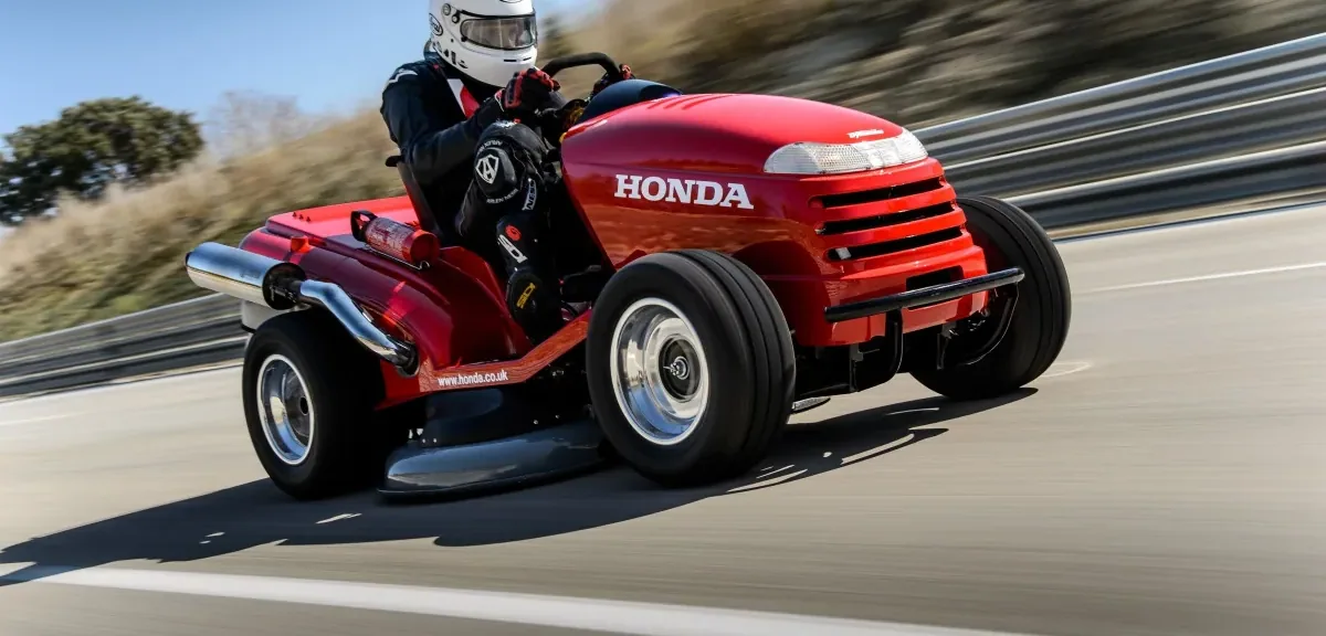 Honda produkuje silniki do urządzeń rolniczych... ;)