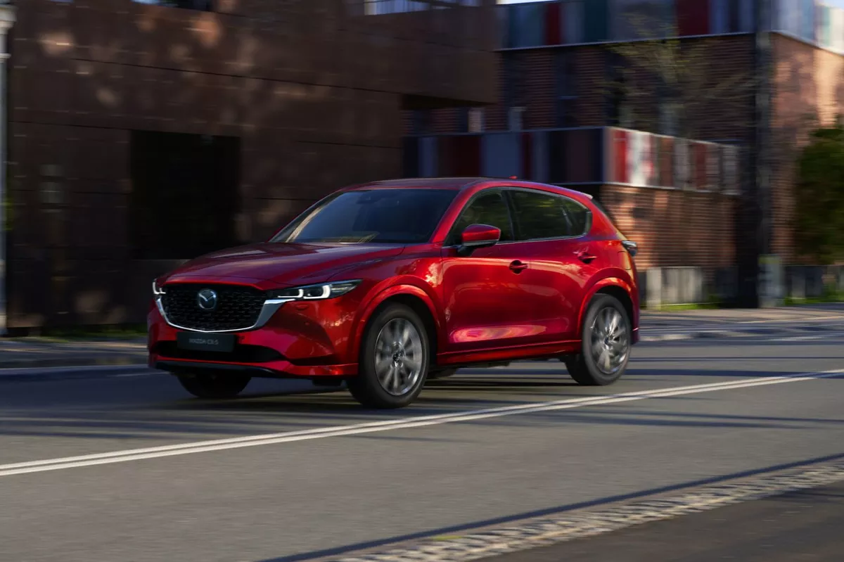 Mazda MX-5 po kuracji odmładzającej. Co się zmienia w modelu roku 2022?