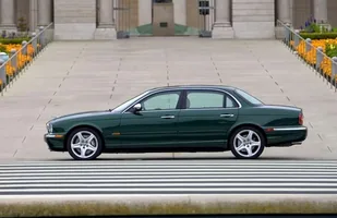 Jaguar XJ - wielki prestiż i koszty — zdjęcie 2