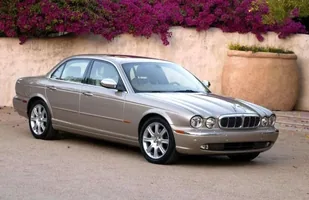 Jaguar XJ - wielki prestiż i koszty — zdjęcie 9