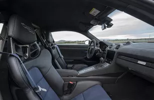Porsche 718 Cayman GT4 RS. Premiera!