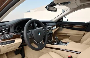 BMW 7 po liftingu — zdjęcie 9