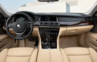 BMW 7 po liftingu — zdjęcie 10