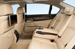 BMW 7 po liftingu — zdjęcie 12