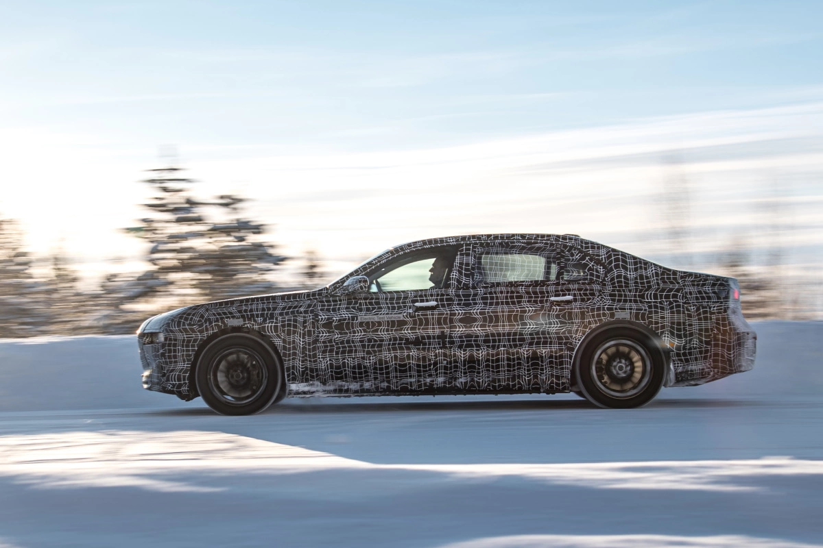 BMW i7 w zimowych testach
