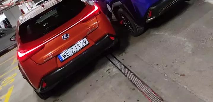 Lexus UX 300e z papieru. Tak się składa, że nawet jeździ