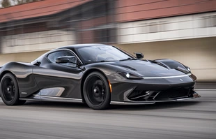 Pininfarina Battista na zdjęciach. Za  kierownicą sam Nick Heidfeld