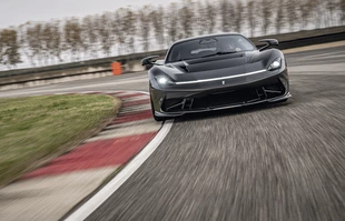 Pininfarina Battista na zdjęciach. Za  kierownicą sam Nick Heidfeld