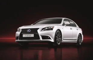 Nowy Lexus LS. Ktoś go chce kupić? — zdjęcie 1