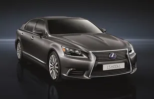 Nowy Lexus LS. Ktoś go chce kupić? — zdjęcie 4