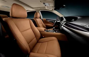 Nowy Lexus LS. Ktoś go chce kupić? — zdjęcie 5