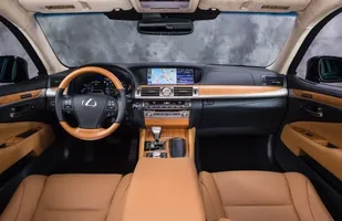Nowy Lexus LS. Ktoś go chce kupić? — zdjęcie 7