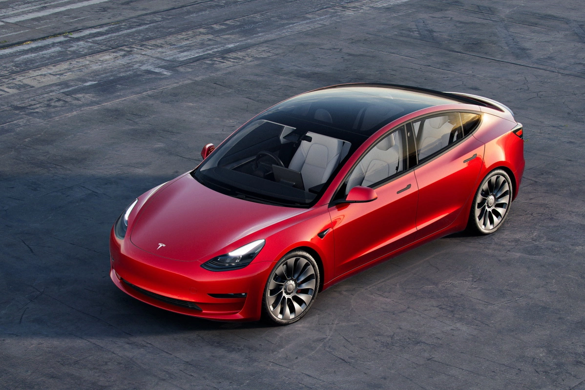 Tesla Model 3 najchętniej kupowanym autem elektrycznym