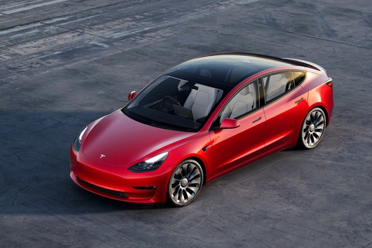 Tesla Model 3 najchętniej kupowanym autem elektrycznym
