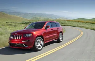 Jeep Grand Cherokee poległ na łosiu? — zdjęcie 2