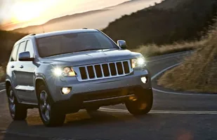 Jeep Grand Cherokee poległ na łosiu? — zdjęcie 3