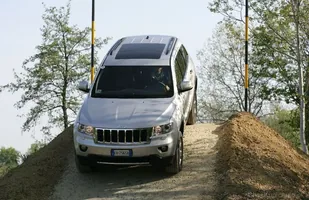 Jeep Grand Cherokee poległ na łosiu? — zdjęcie 6