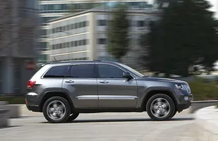 Jeep Grand Cherokee poległ na łosiu? — zdjęcie 1