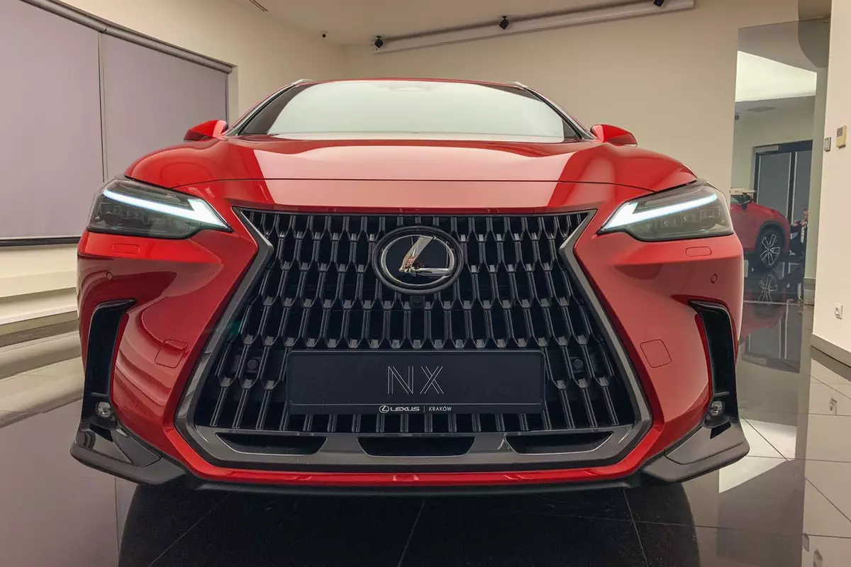 Lexus NX. Nowa technika i nowa strategia