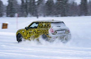 Nowe elektryczne Mini na zdjęciach